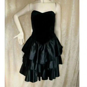 [EU40/US:8]Vintage Dorothy Perkins Strapless Black Velvet  Dress Peplum Tiered